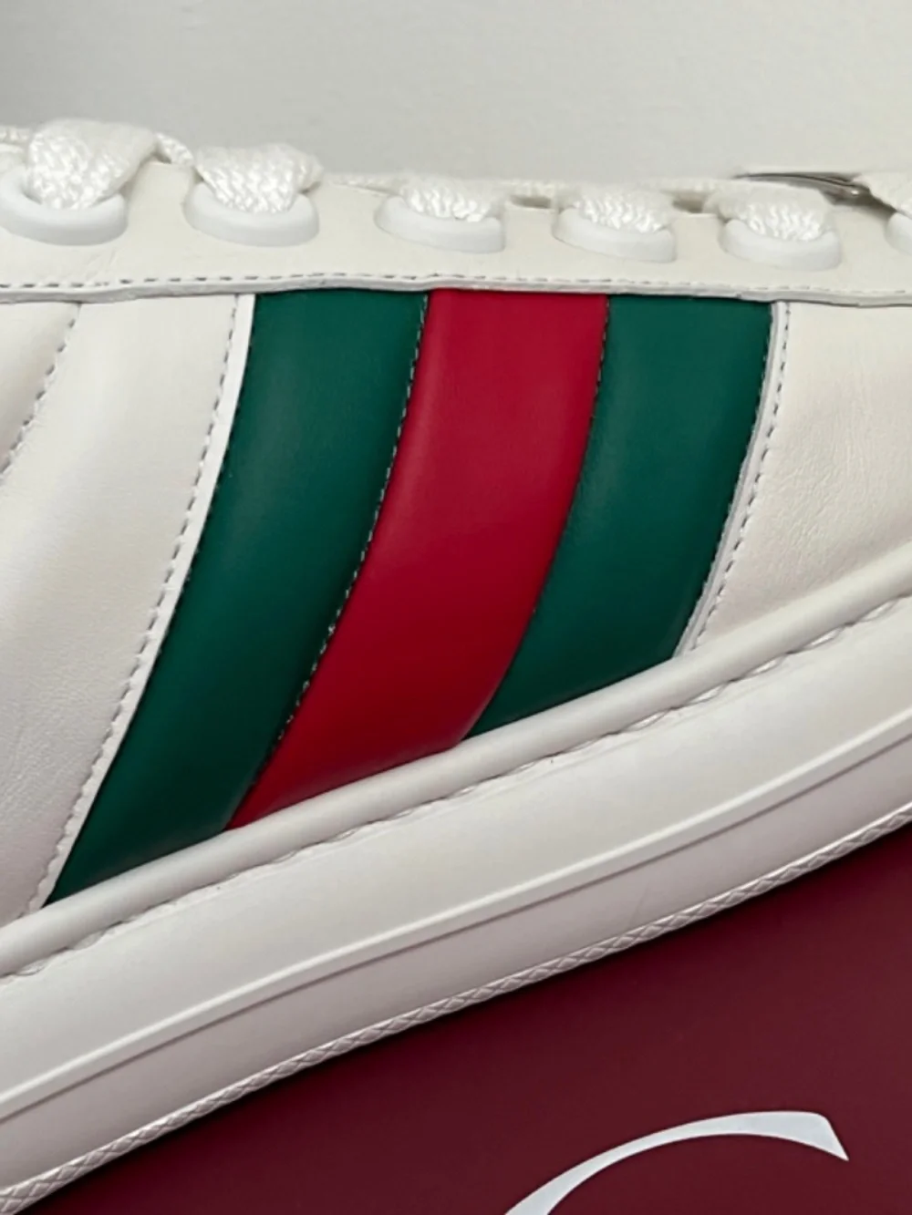 Gucci Men's Ace Sneaker White Leather Green Red Web ACE Metal Tag Lace 10 US10.5